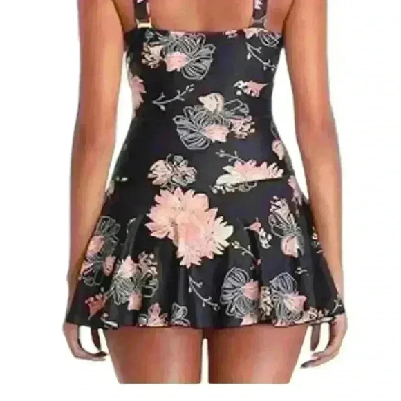 Women's one  piece - Picture 2 of 4